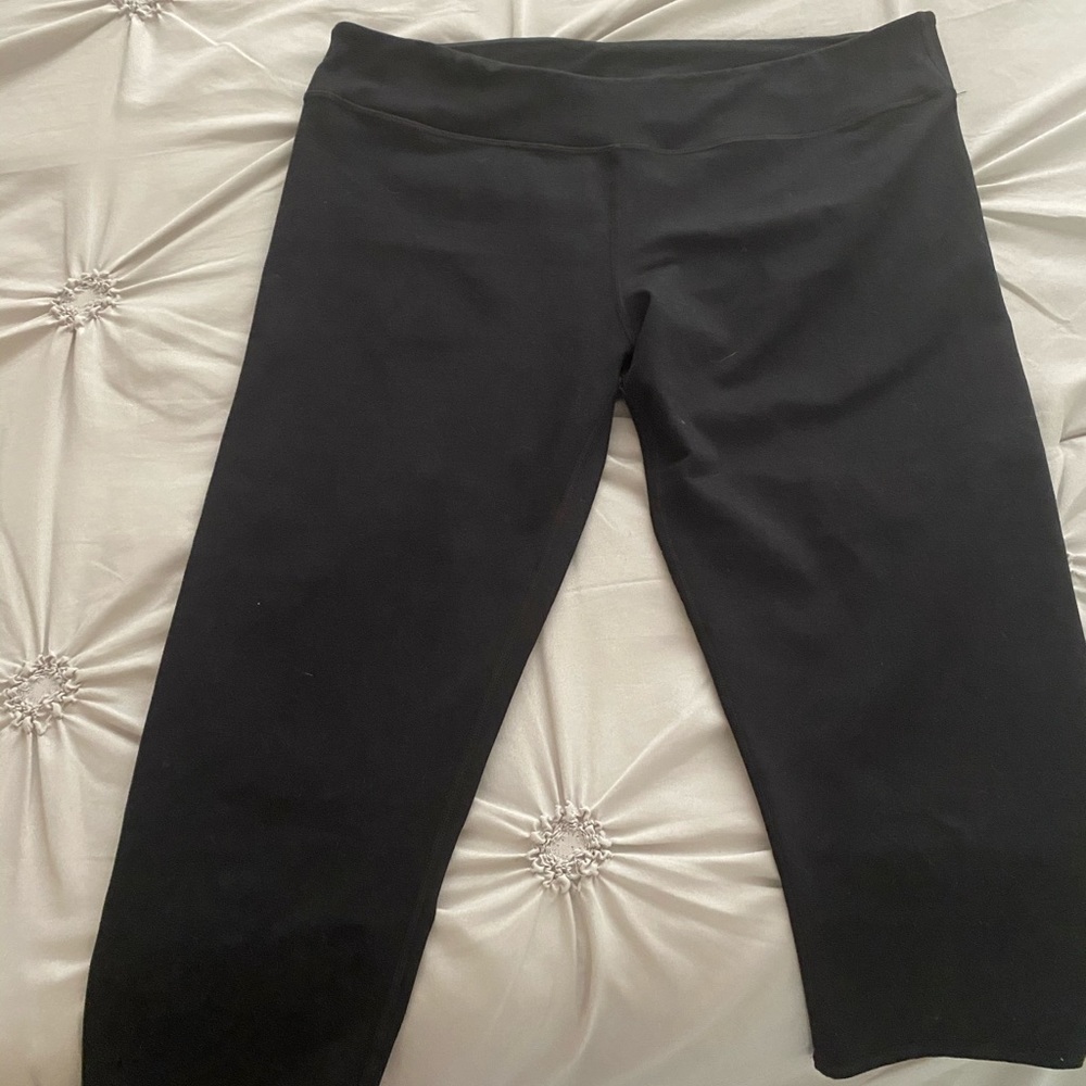 Fabletics Womens Capri Yoga Pants